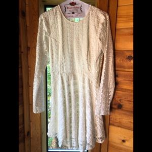 Beautiful lace Tularosa dress
